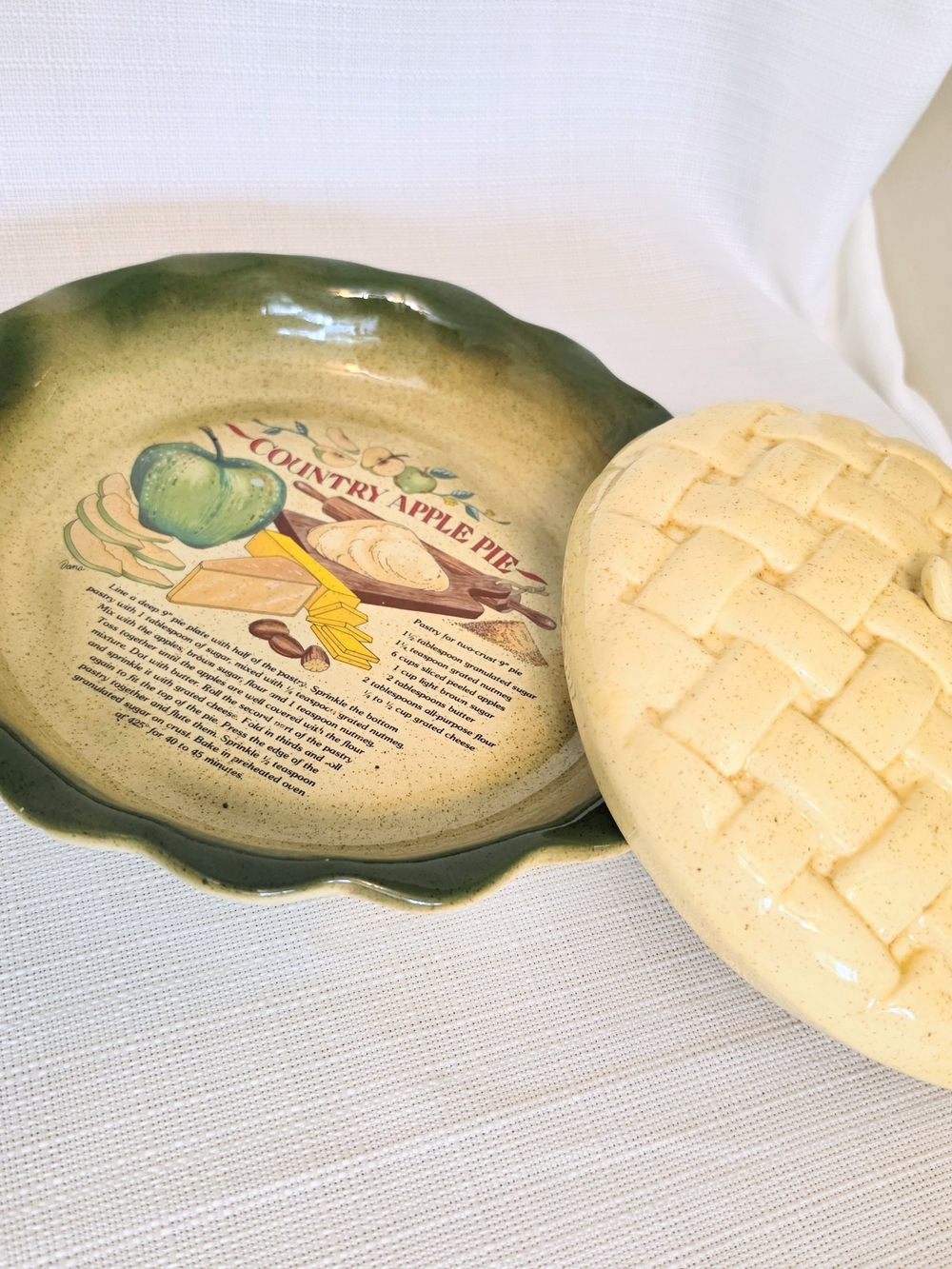 Bell Ceramics Country Apple Pie Dish Lattice Lid 1976 Farmhouse Baking Recipe